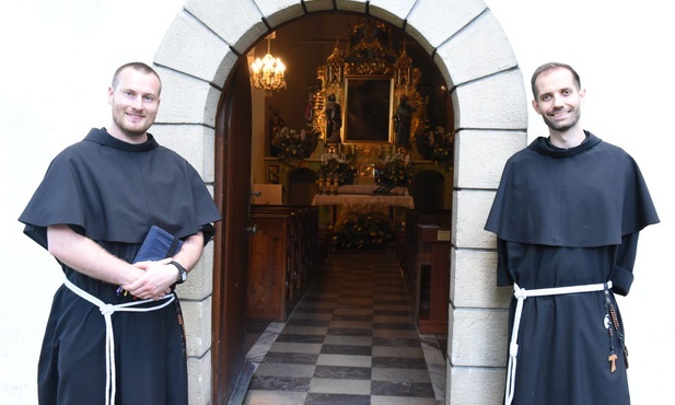 Bracia Jan i Roman grają i śpiewają w zespole Fioretti.