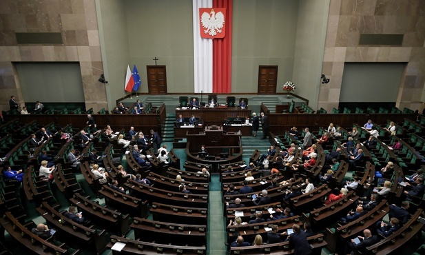 Posłowie wszystkich klubów i kół za świadczeniem dla deportowanych do ZSRR