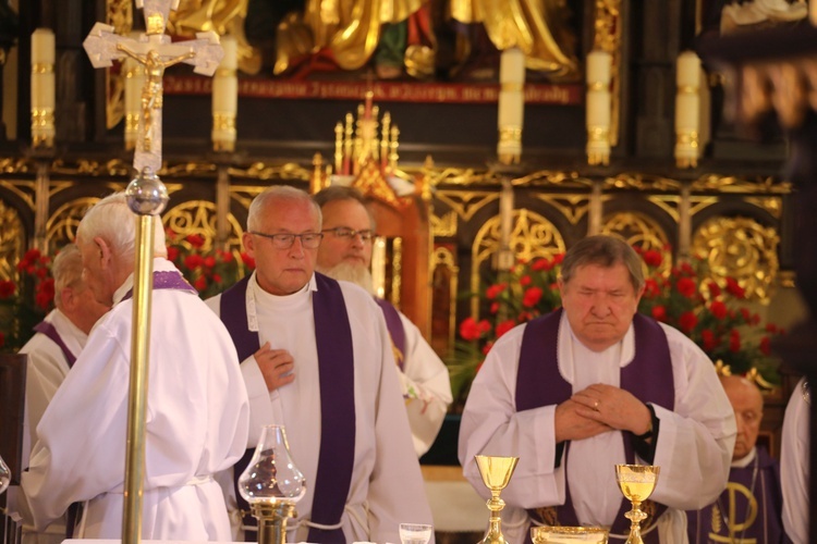 Pogrzeb śp. ks. kan. Jana Krysty w Lipowej