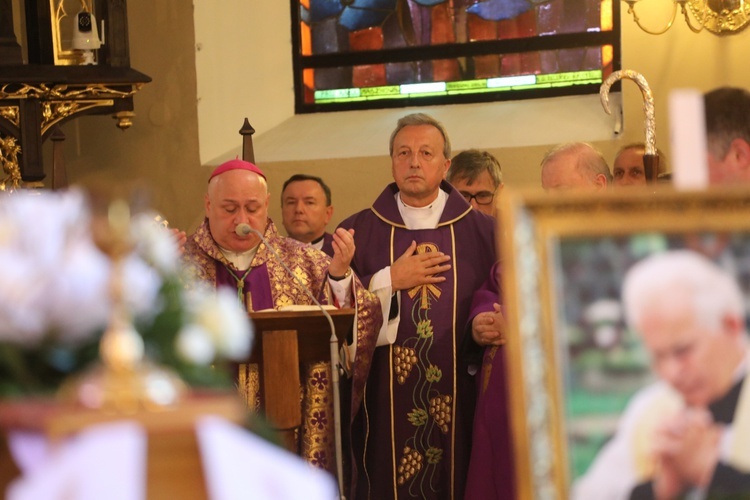 Pogrzeb śp. ks. kan. Jana Krysty w Lipowej