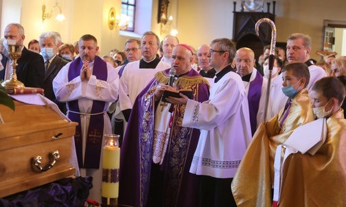 Liturgii przewodniczył bp Piotr Greger