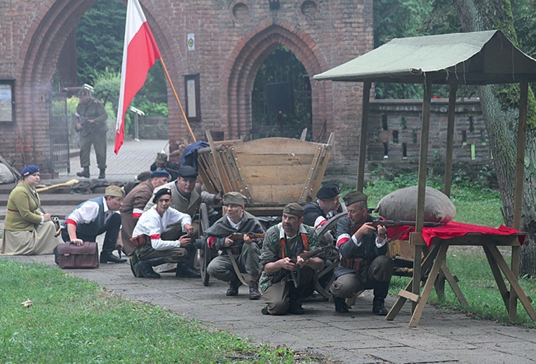 Na rekonstruktorach ciąży duża odpowiedzialność. Dzięki atrakcyjnej formie pokazywania historii taki sposób edukacji mocno wpływa na odbiorców.