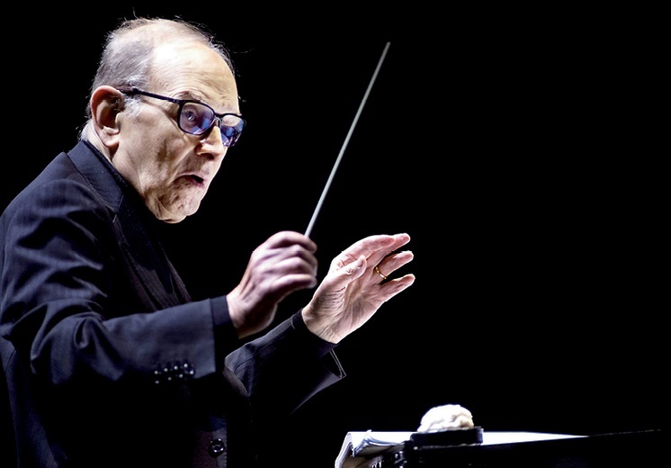 Ennio Morricone żył w latach 1928–2020.