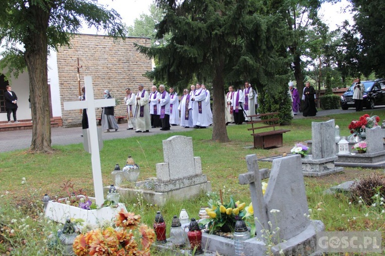 Ostatnie pożegnanie śp. ks. Romana Jarosza