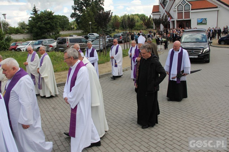 Ostatnie pożegnanie śp. ks. Romana Jarosza