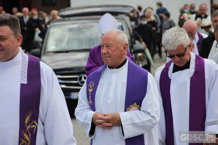 Ostatnie pożegnanie śp. ks. Romana Jarosza