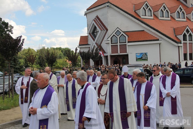 Ostatnie pożegnanie śp. ks. Romana Jarosza