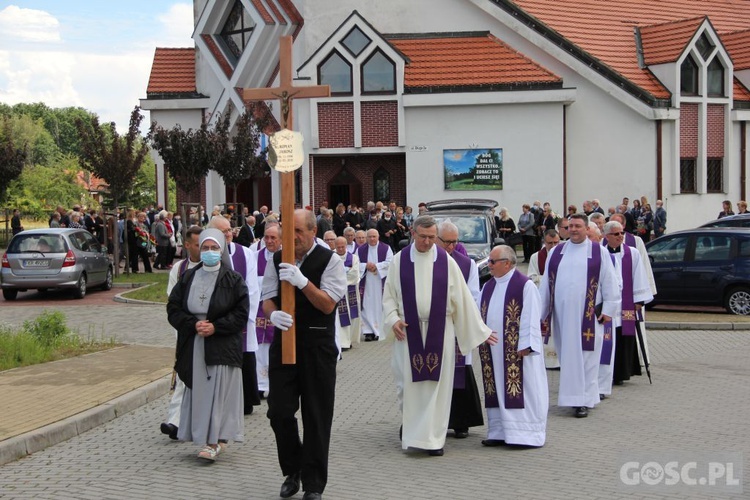 Ostatnie pożegnanie śp. ks. Romana Jarosza