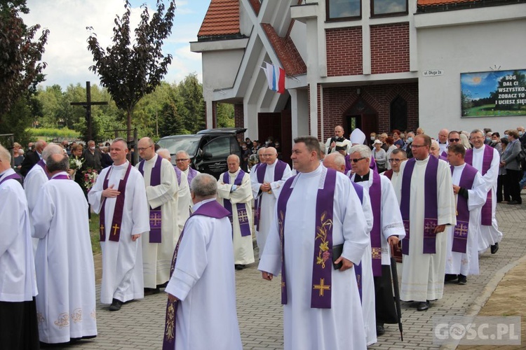 Ostatnie pożegnanie śp. ks. Romana Jarosza