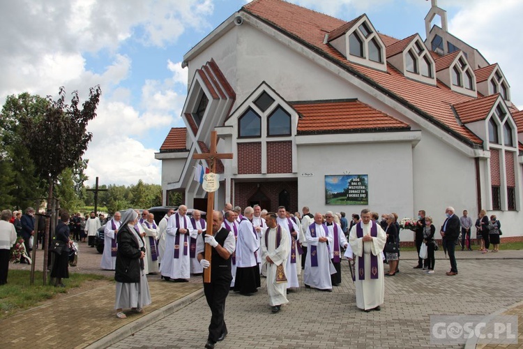 Ostatnie pożegnanie śp. ks. Romana Jarosza