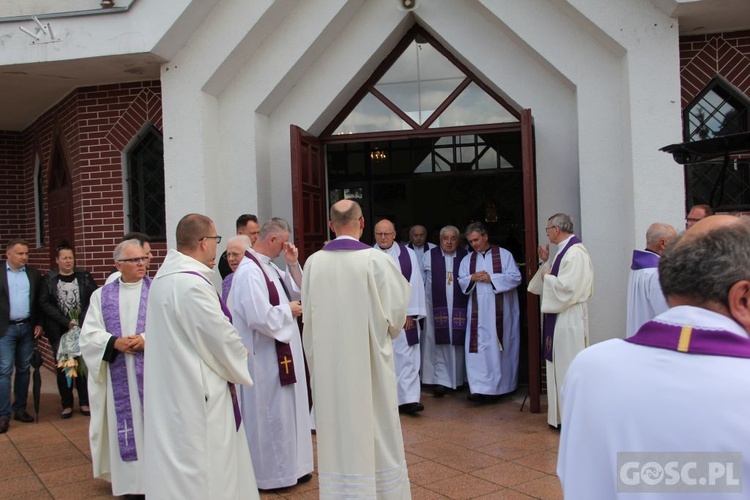 Ostatnie pożegnanie śp. ks. Romana Jarosza