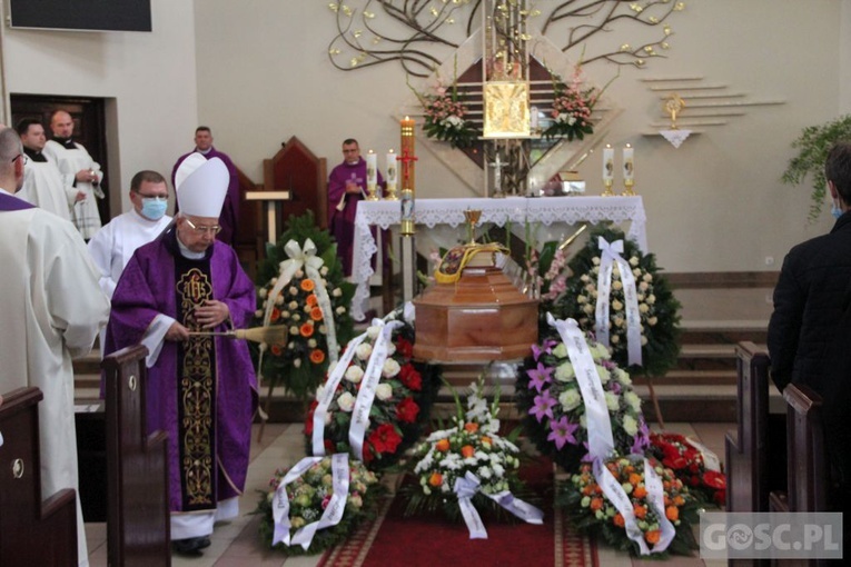 Ostatnie pożegnanie śp. ks. Romana Jarosza