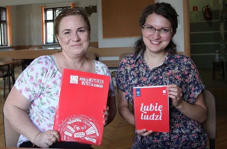 Anna Pawełek i Anna Czulak zachęcają do dołączenia do ekipy wolontariuszy.
