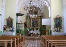 Wnętrze kościoła w Rybitwach.