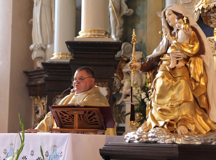 Figura Matki Bożej Szkaplerznej Pośredniczki Łask Wszelkich w Głębowicach