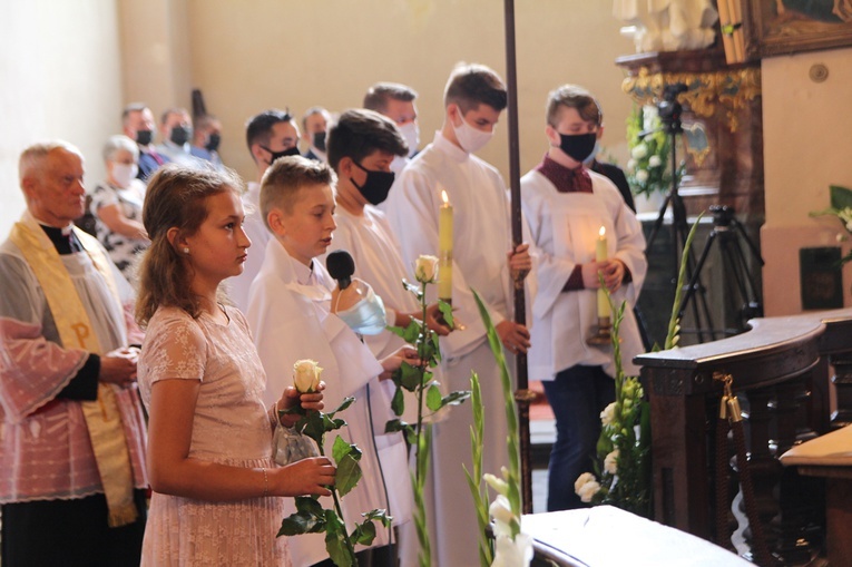 Figura Matki Bożej Szkaplerznej Pośredniczki Łask Wszelkich w Głębowicach