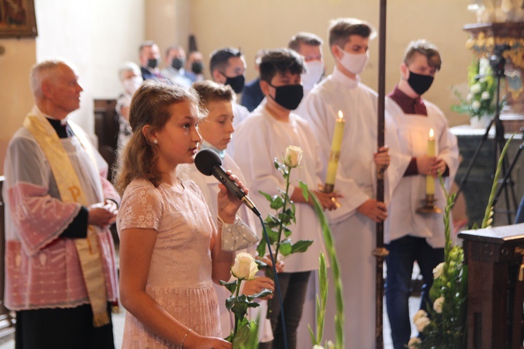 Figura Matki Bożej Szkaplerznej Pośredniczki Łask Wszelkich w Głębowicach