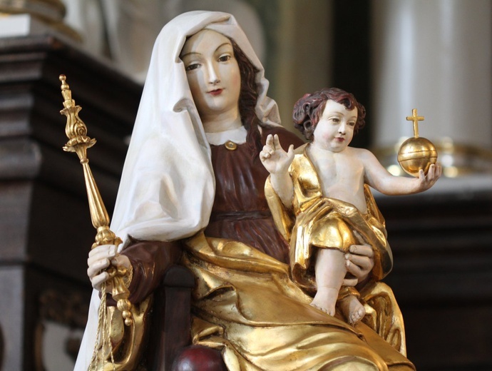 Figura Matki Bożej Szkaplerznej Pośredniczki Łask Wszelkich w Głębowicach