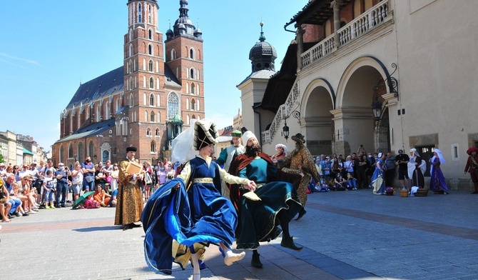 Taniec w zabytkowej scenerii