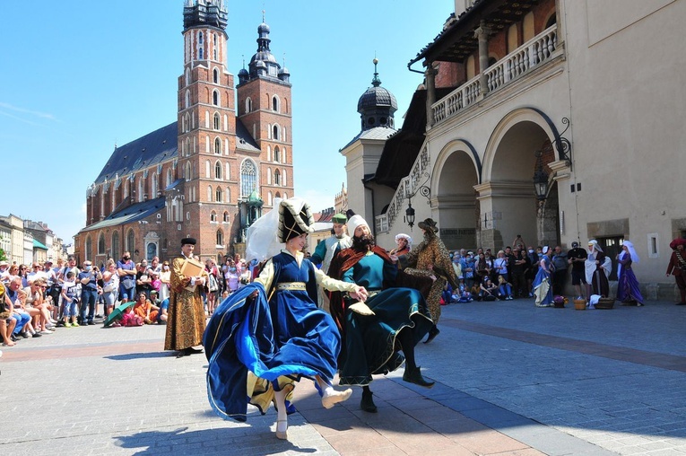 Taniec w zabytkowej scenerii