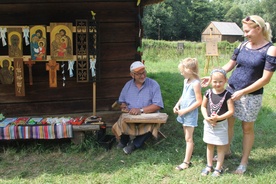 Andrzej Sławiński dzieli się swoją rzeźbiarską pasją.