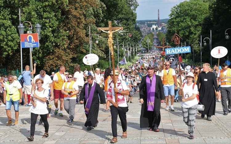 W ubiegłym roku na pątniczy szlak wyruszyło około 6 tys. osób.