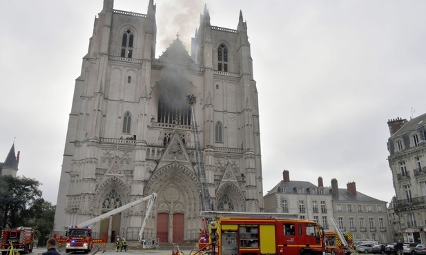 Gasznie pożaru katedry w Nantes