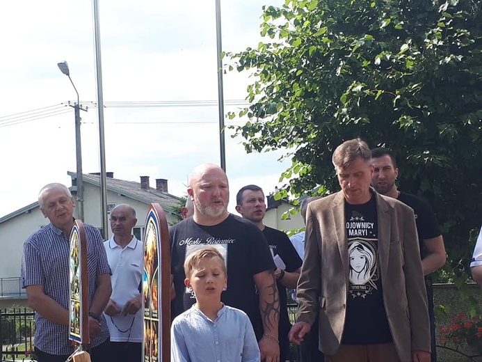 Lipiec z Męskim Różańcem