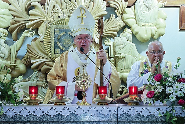 Najważniejszym momentem dnia była Eucharystia.