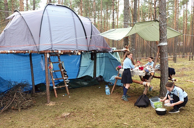 Stowarzyszenie Harcerstwa Katolickiego „Zawisza” prowadzi, na wysokim poziomie,  skautową formację, która świetnie przygotowuje do dorosłego życia.