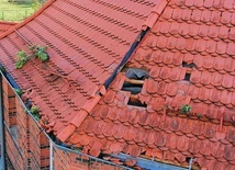 Dach kościoła w Zatoniu ucierpiał w czasie burzy