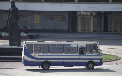 Trzech zakładników przetrzymywanych w autobusie uwolniono