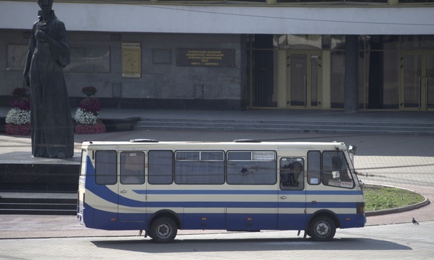 Trzech zakładników przetrzymywanych w autobusie uwolniono