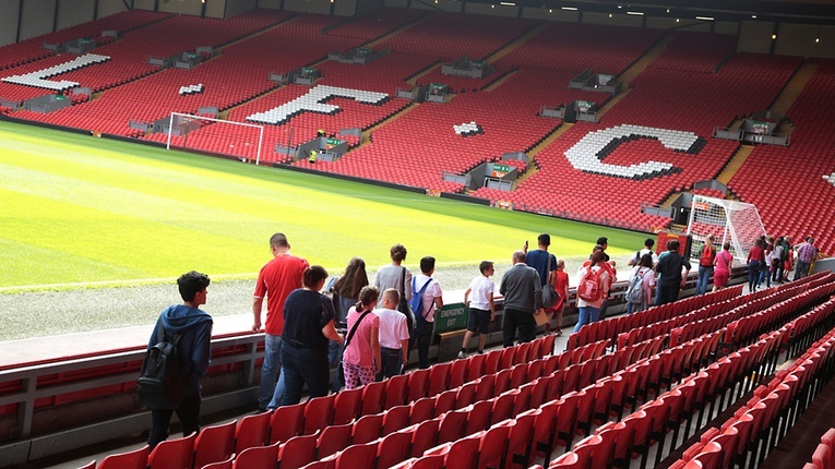 Klopp i policja apelują do fanów Liverpoolu o świętowanie koronacji mistrza Anglii w domach