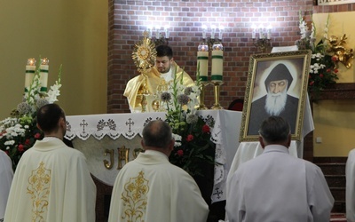 U NMP Matki Miłosierdzia w Oleśnicy. Czy da się naśladować św. Szarbela?