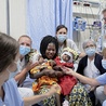 Szpital Bambino Gesù słynie z rozdzielania bliźniąt syjamskich. Ostatnio takiemu zabiegowi zostały poddane Ervina i Prefina z Republiki Środkowoafrykańskiej.
