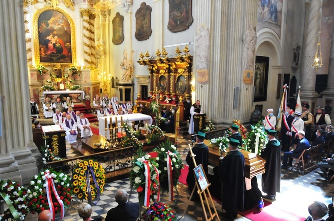 Uroczystości pogrzebowe prof. Franciszka Ziejki - cz. 2