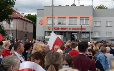 Spotkanie z prezydentem RP odbyło się na placu przed Urzędem Gminy Odrzywół.