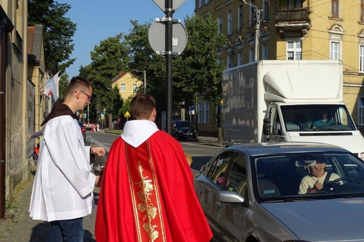 Poświęcenie samochodów we Wschowie