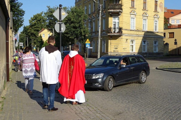 Poświęcenie samochodów we Wschowie