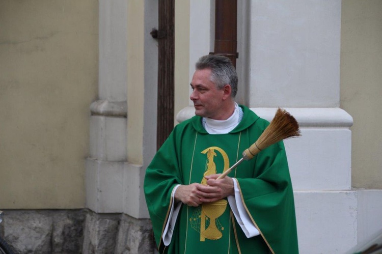 Poświęcenie samochodów we Wschowie