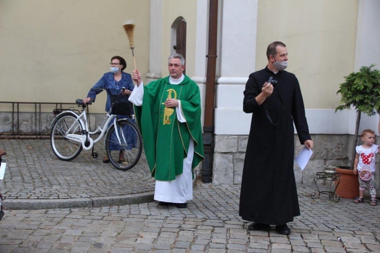 Poświęcenie samochodów we Wschowie