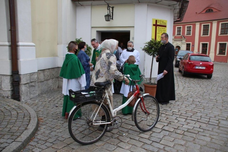 Poświęcenie samochodów we Wschowie