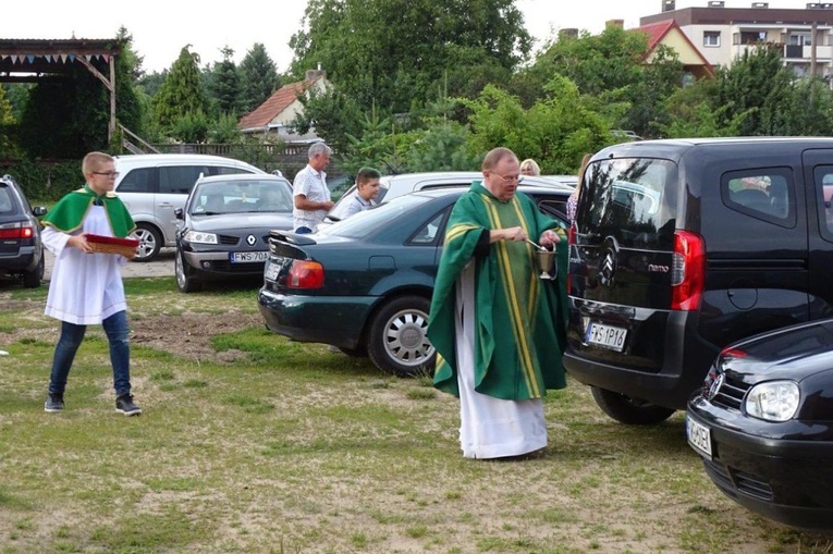 Poświęcenie samochodów we Wschowie