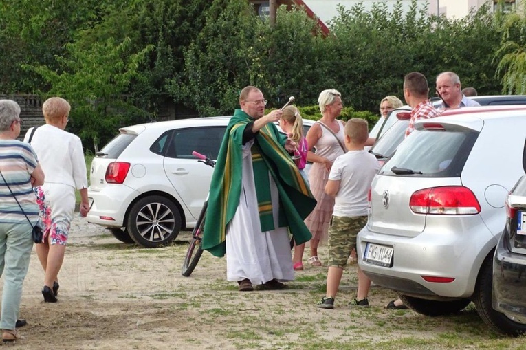 Poświęcenie samochodów we Wschowie