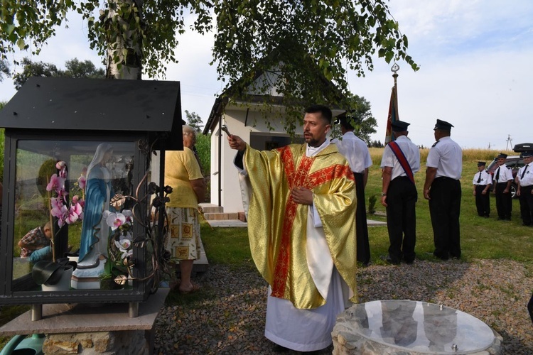 Poświęcenie odnowionej kaplicy i jej otoczenia.