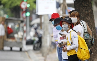 W ciągu ośmiu miesięcy pandemii zmarło prawie 646 tys. osób