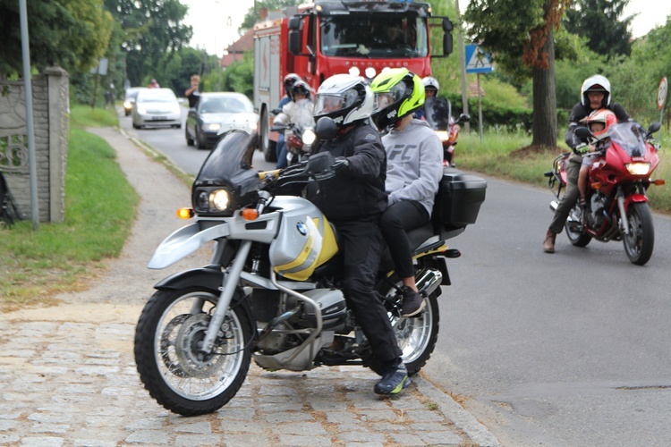 Motocykliści u św. Walentego w Lubiążu