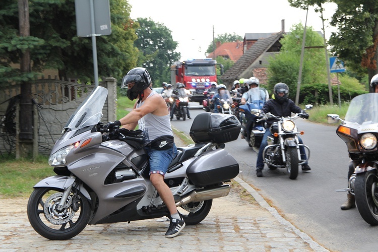 Motocykliści u św. Walentego w Lubiążu