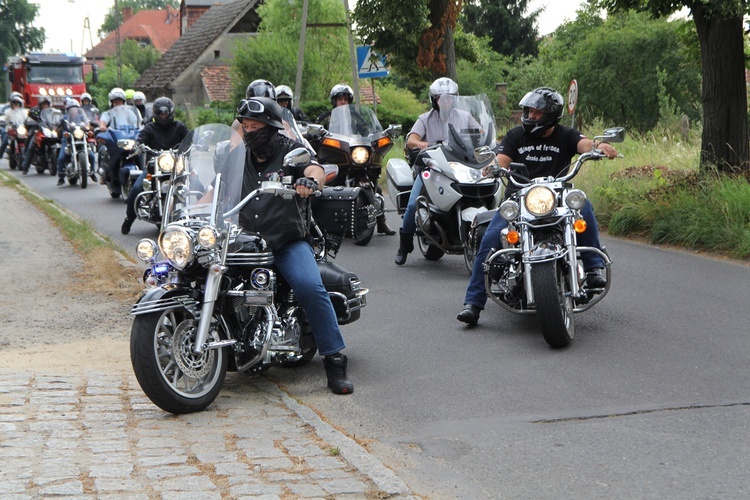 Motocykliści u św. Walentego w Lubiążu